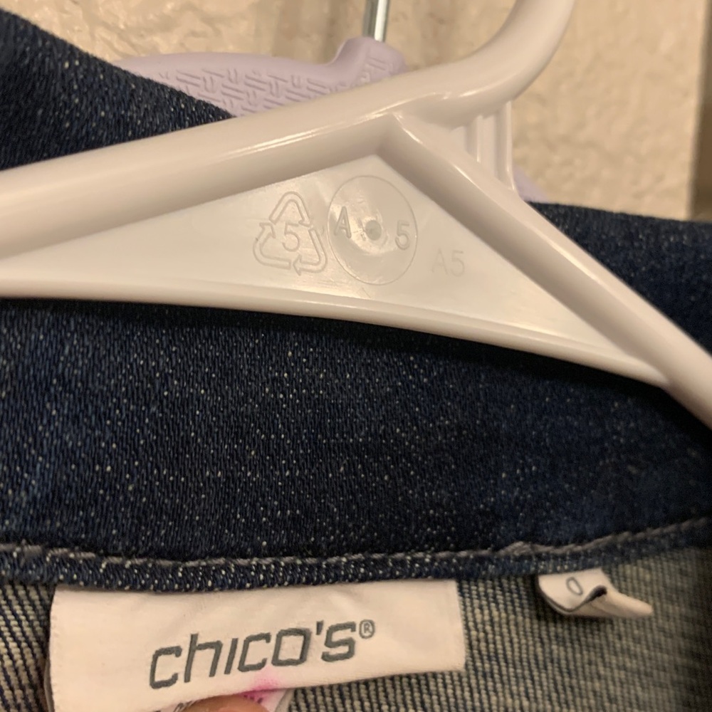 Signature Embroidered Chico's Navy Blue Denim Button Up Stretch Jacket - Picture 10 of 16
